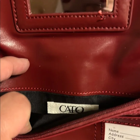 Cato Red and Gold Clutch with Elegant Design - Picture 4 of 4